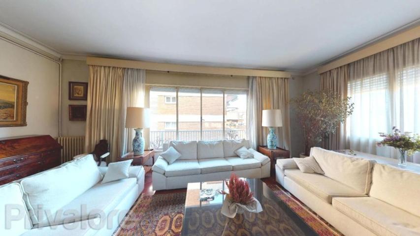 Piso en venta en Barcelona, Carrer de Sol i Padrís, 08034 photo 0