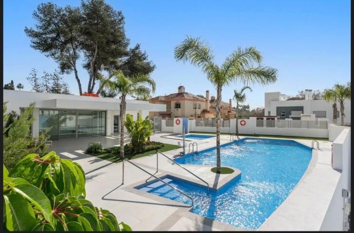 Adosada en venta en Marbella, San Pedro De Alcantara photo 0