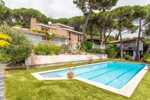 Casa en venta en Sant Andreu de Llavaneres, Cornisa photo 0