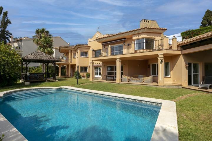 Chalet en venta en Marbella, Marbella Este photo 0