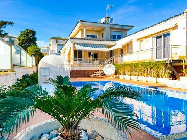 Chalet en venta en Torrevieja, La Mata photo 0