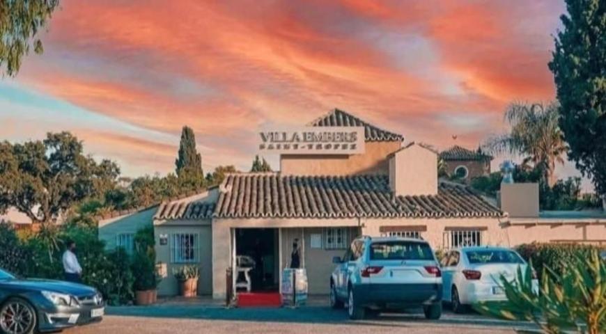 Local comercial en venta en Estepona, El Paraíso photo 0