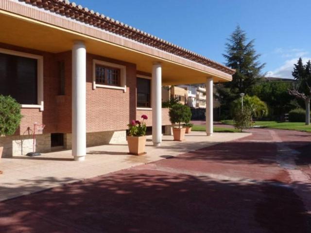 Chalet en venta en Ibi photo 0