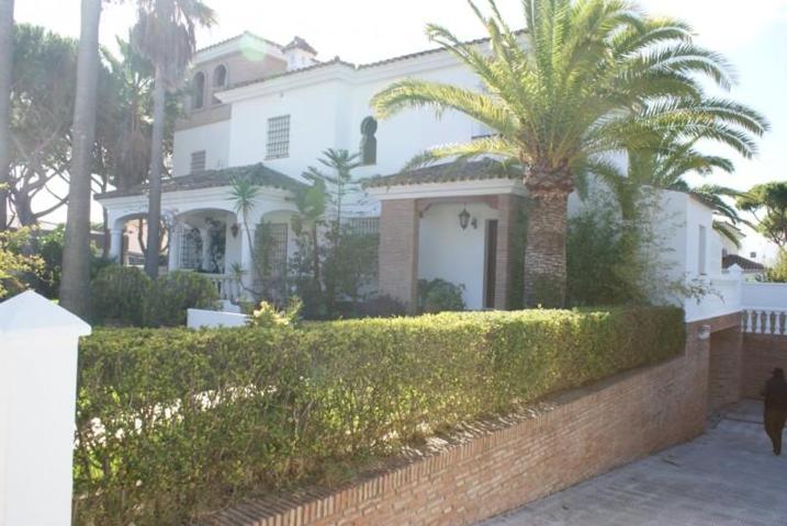 Chalet en venta en Chiclana de la Frontera, 2ª pista de La Barrosa photo 0