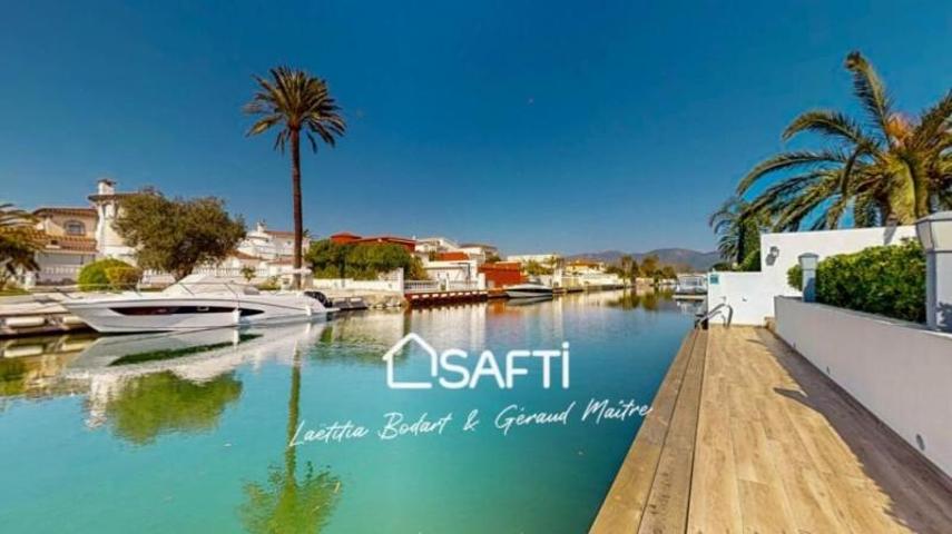 Casa en venta en Empuriabrava photo 0