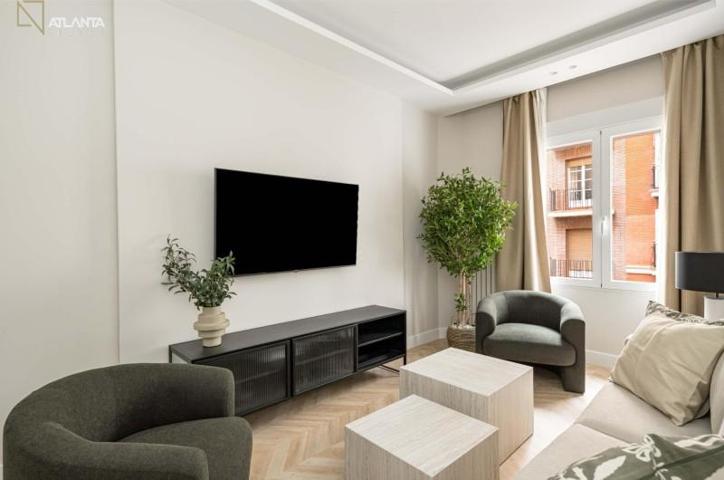 Apartamento en venta en Madrid, Ibiza photo 0