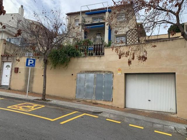 Casa en venta en Castelldefels, Muntanyeta photo 0