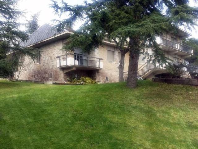 Casa en venta en Torrelodones, Los Peñascales photo 0