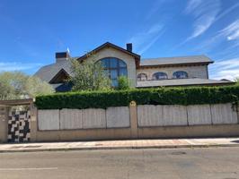 Chalet en venta en León, Eras de Renueva photo 0