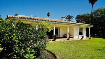 Chalet en venta en Estepona, Bel-Air-Cancelada-Saladillo photo 0