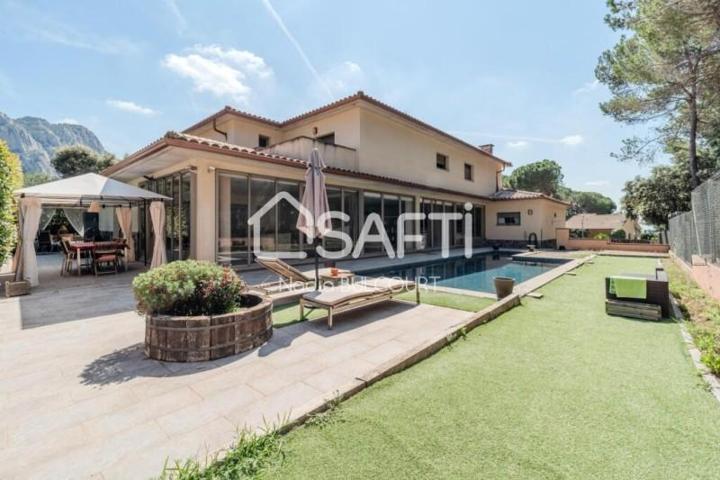 Casa en venta en Collbató photo 0