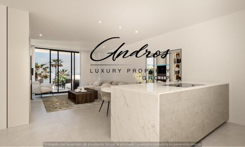 Apartamento en venta en Estepona, El Padron-El Velerin photo 0