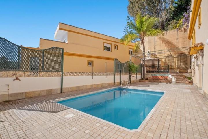 Bungalow en venta en Málaga, Limonar photo 0