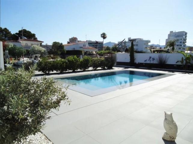 Casa en venta en Roses, Santa Margarida photo 0