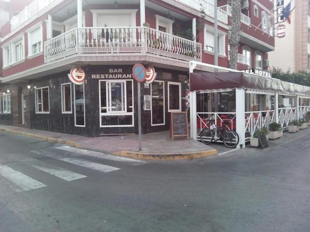 Edificio en venta en Torrevieja photo 0