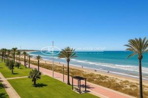 Edificio en venta en Chiclana de la Frontera, La Barrosa - Costa Sancti Petri photo 0