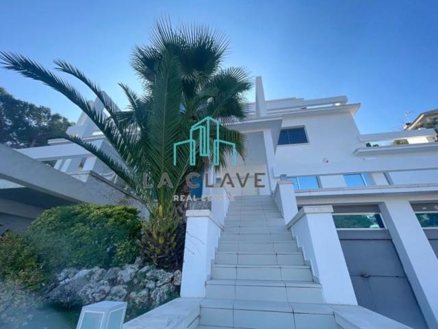 Casa en venta en Alella photo 0