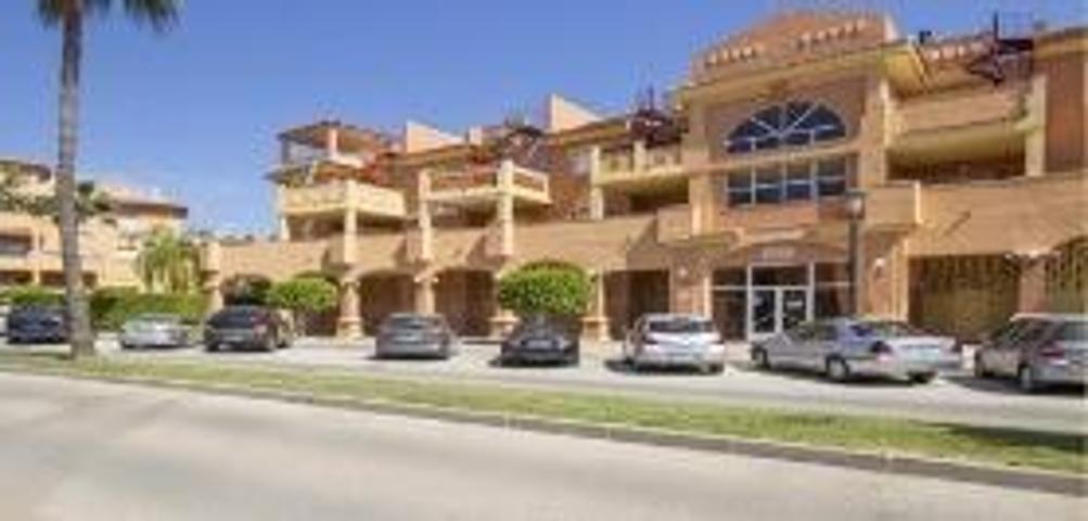 Local comercial en venta en Marbella, La Reserva de Marbella photo 0