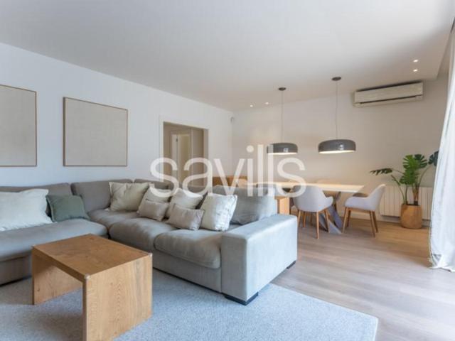 Apartamento en venta en Barcelona, Les Tres Torres photo 0