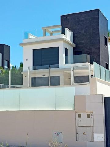 Chalet en venta en Orihuela Costa, Campoamor photo 0