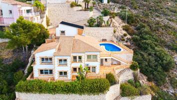 Chalet en venta en Moraira, Arnella photo 0