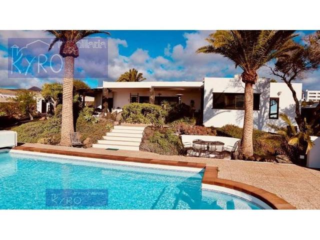 Chalet en venta en Yaiza photo 0