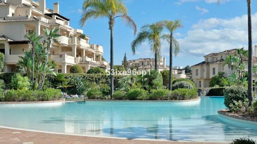 Apartamento en venta en Benahavís, Capanes del Golf photo 0