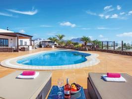 Chalet en venta en Yaiza photo 0