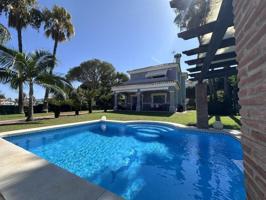 Chalet en venta en Estepona, Bel-Air photo 0