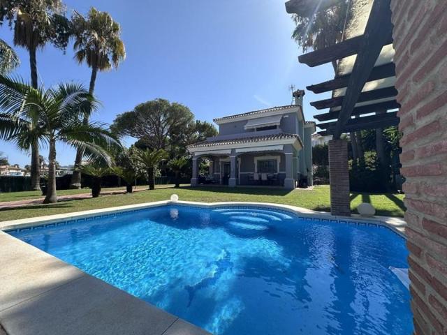 Chalet en venta en Estepona, Bel-Air photo 0