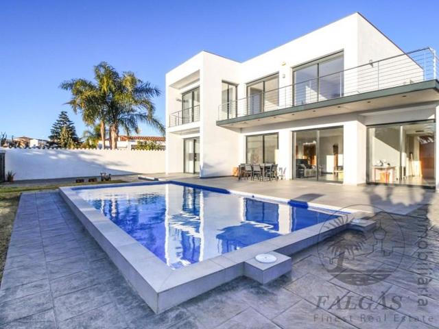 Casa en venta en Empuriabrava photo 0