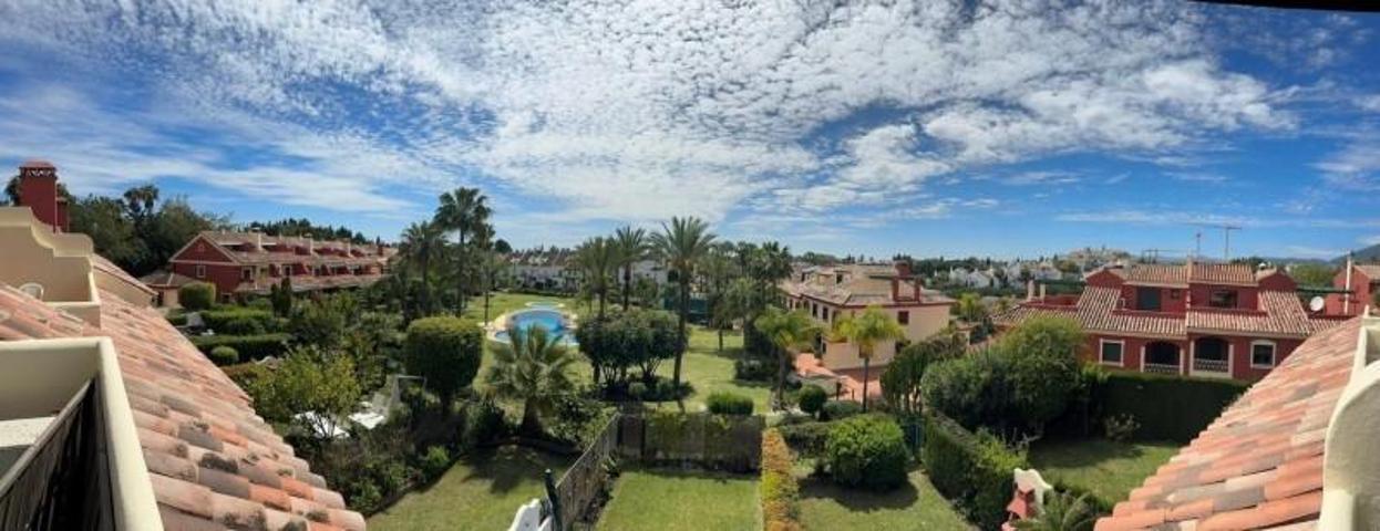 Adosada en venta en Marbella, Milla de oro photo 0