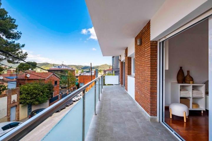 Casa en venta en Barcelona, La Font dEn Fargues photo 0