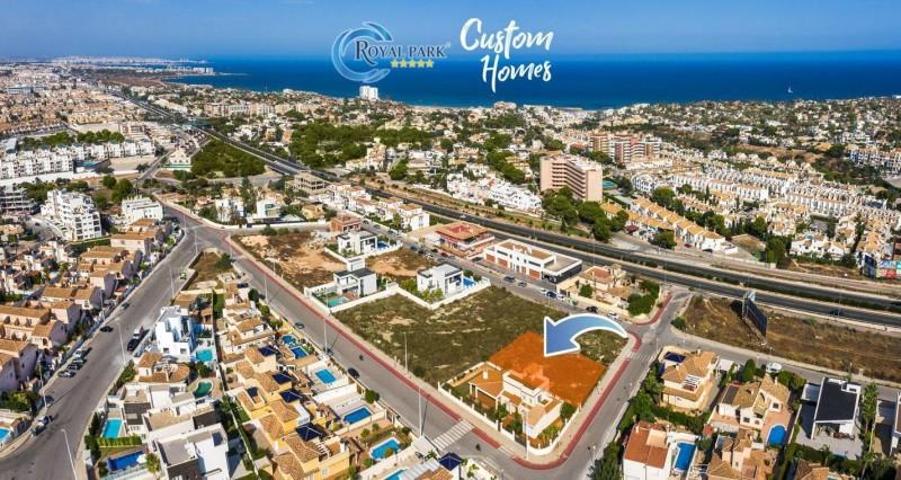 Chalet en venta en Orihuela Costa, Cabo Roig photo 0