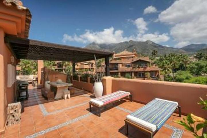 Atico Duplex en venta en Marbella, Sierra blanca photo 0