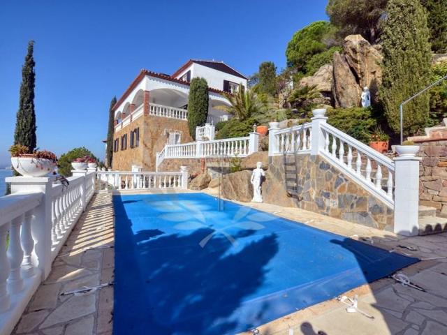 Casa en venta en Roses photo 0