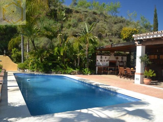 Chalet en venta en Coín photo 0