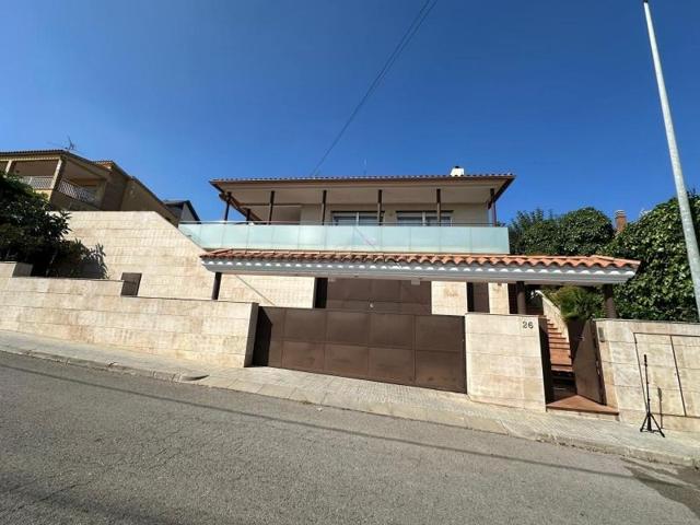 Casa en venta en Sant Boi de Llobregat, Marianao photo 0