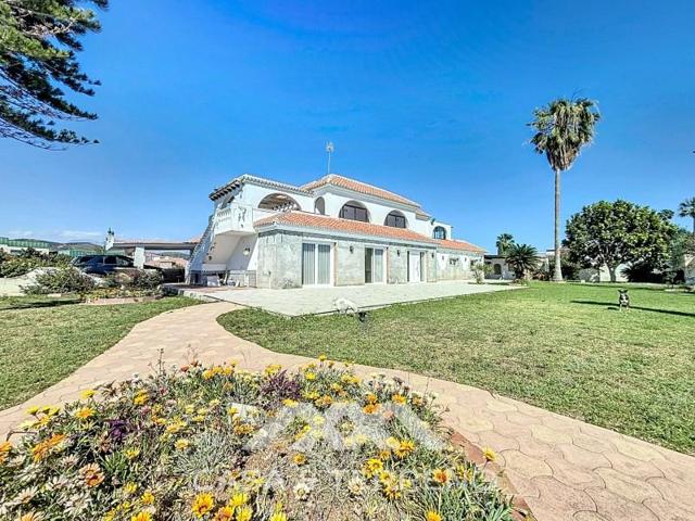 Chalet en venta en Vélez-Málaga photo 0