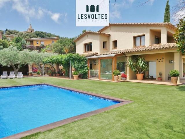 Chalet en venta en Mont-ras, Carrer Onze de Setembre, 17253 photo 0