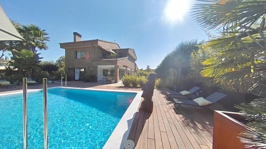 Chalet en venta en Las Rozas de Madrid photo 0