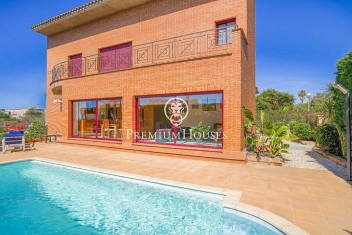 Casa en venta en Vilanova i la Geltrú, Sta. Maria photo 0