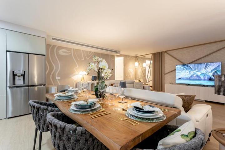 Apartamento en venta en Estepona, 1ª Linea Playa photo 0