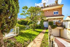 Chalet en venta en Madrid, Canillas photo 0