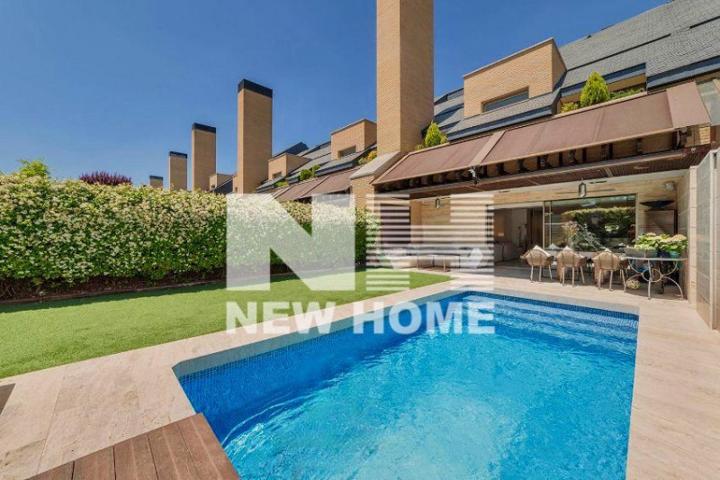 Chalet en venta en Pozuelo de Alarcón, Calle Mistral, 28223 photo 0