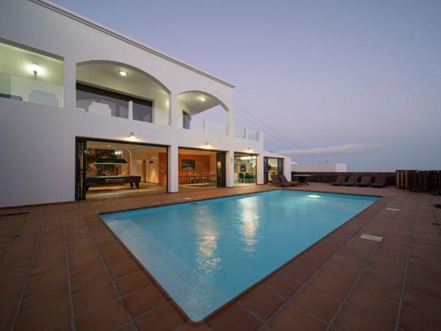 Chalet en venta en Tías photo 0