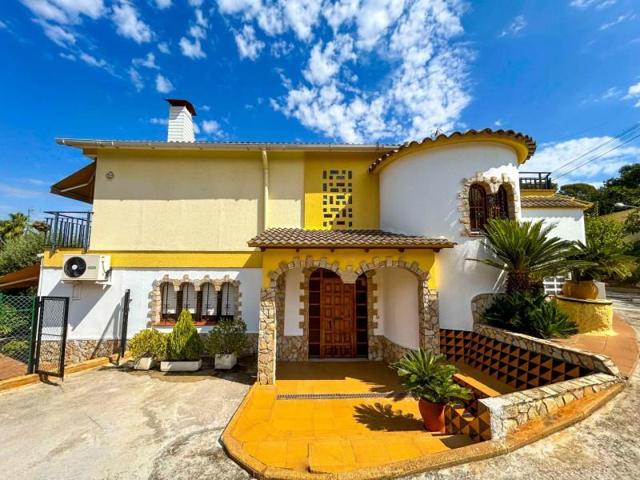 Chalet en venta en Lloret de Mar, Fenals photo 0