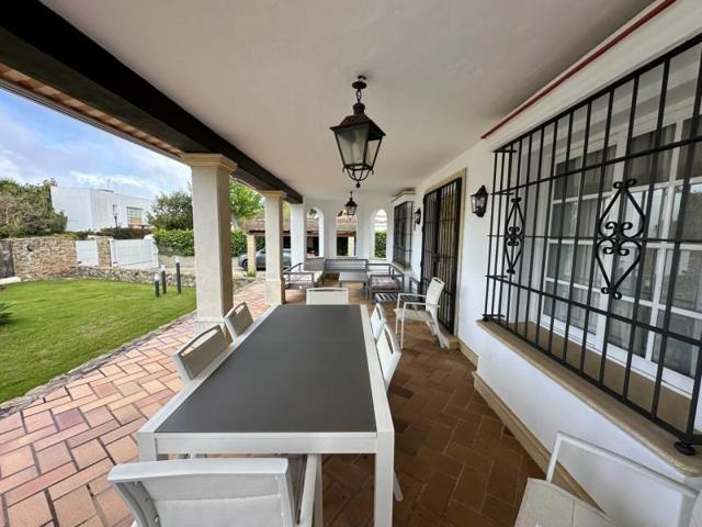 Chalet en venta en Chiclana de la Frontera, Novo Sancti Petri photo 0