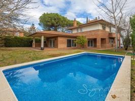 Casa en venta en Sant Cugat del Vallès photo 0