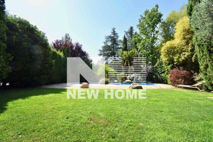 Chalet en venta en Majadahonda, Calle de Desdémona, 28221 photo 0